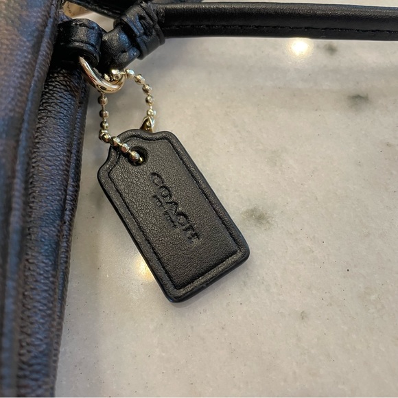 COACH two zippered pocket brown wristlet, leather, insignia. - Picture 5 of 8